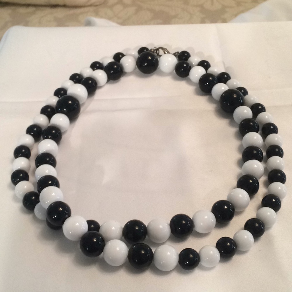 “Simply Beautiful” Black/White 18” Beaded Necklace